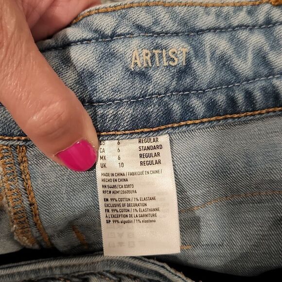 Light wash, exposed button fly American Eagle jean shorts size 6 - Picture 3 of 8